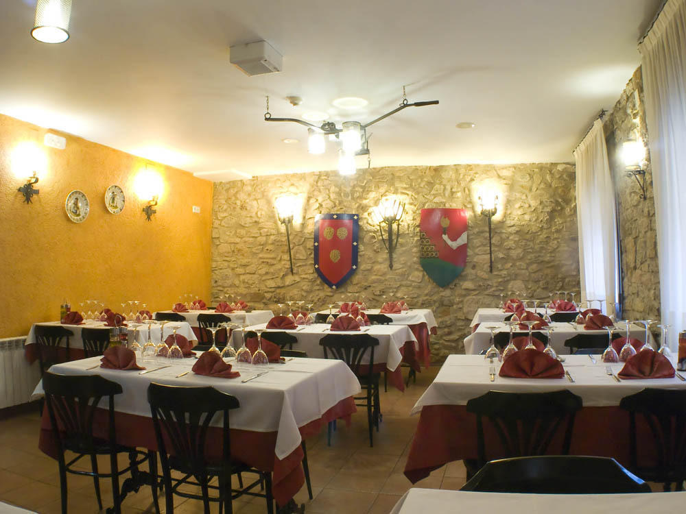 Aparthotel Fonda Bohemia Riuot Montblanc Esterno foto