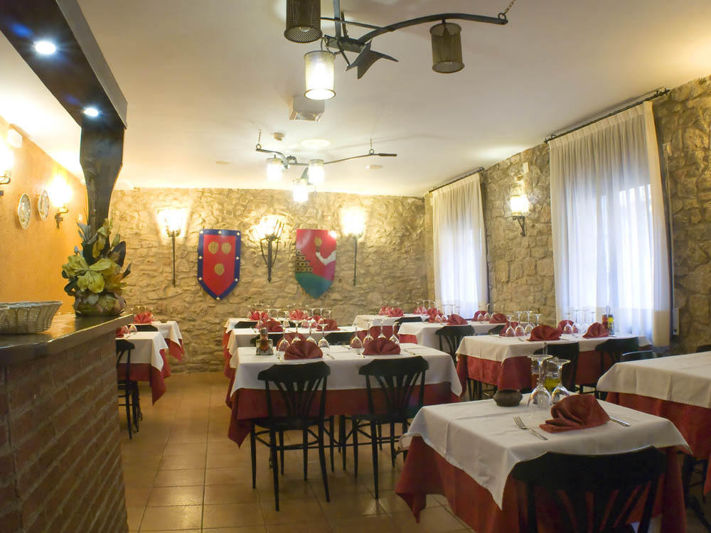 Aparthotel Fonda Bohemia Riuot Montblanc Esterno foto