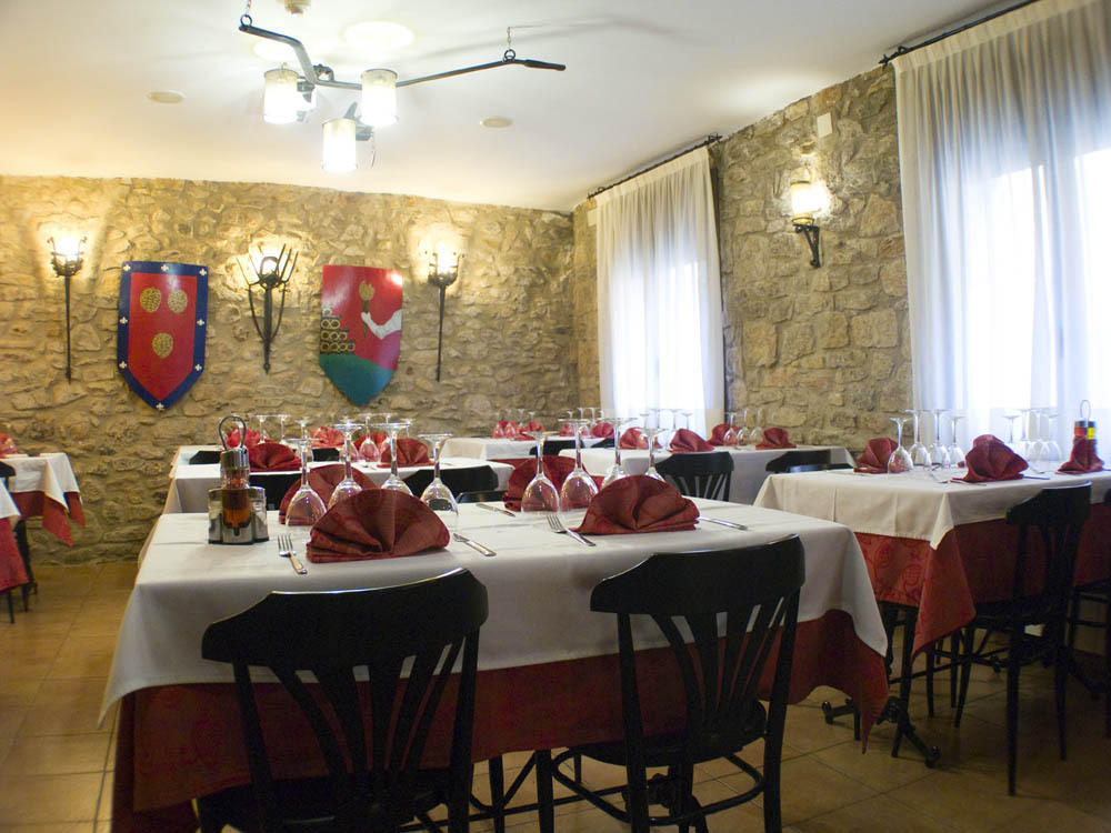 Aparthotel Fonda Bohemia Riuot Montblanc Esterno foto